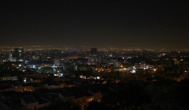 İsrail, İran'a yeni bir saldırı başlattığını duyurdu