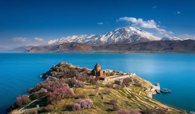 Bayramda Akdamar Adasını kaç kişi ziyaret etti?