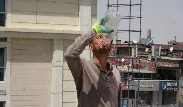 Van'da inşaat işçilerinin kavurucu mesaisi