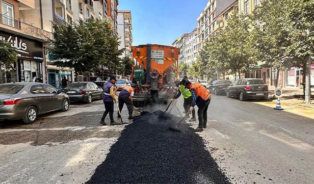 Van’ın o mahallesinde asfalt çalışması yapıldı