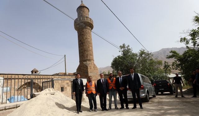 Tarihi İzzettin Şir Caminin restorasyonu devam ediyor