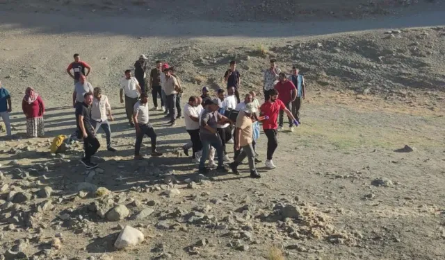 Van’da traktörün römorku devrildi, 8 kişi yaralandı