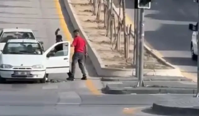 Sürücünün önünü kesip bıçak ve kılıçla saldırdılar