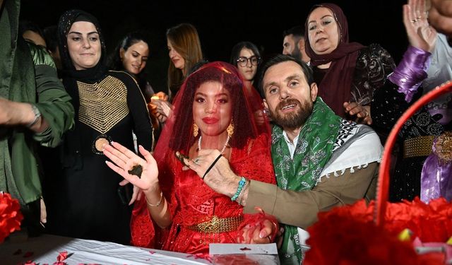 Van'a panamalı gelin: Yöresel geleneklerle dünya evine girdi