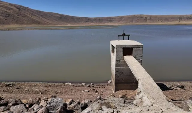 Van'da tehlike arz eden baraj köylüleri tedirgin ediyor