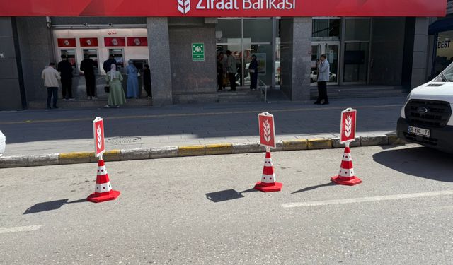 Van’da kaldırımlar yine işgal altında: Bankalar da kervana katıldı