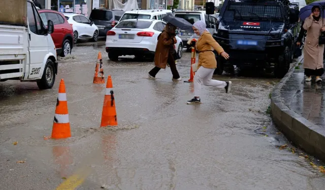 Yağış sonrası Van’da bildik manzaralar!