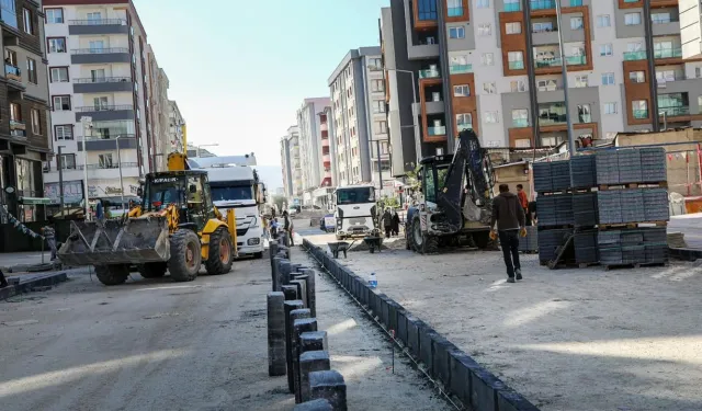 Van’da iki caddede yenileme çalışmaları sürüyor