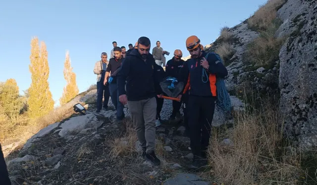 Van Kalesi’nden düşen vatandaş kurtarıldı