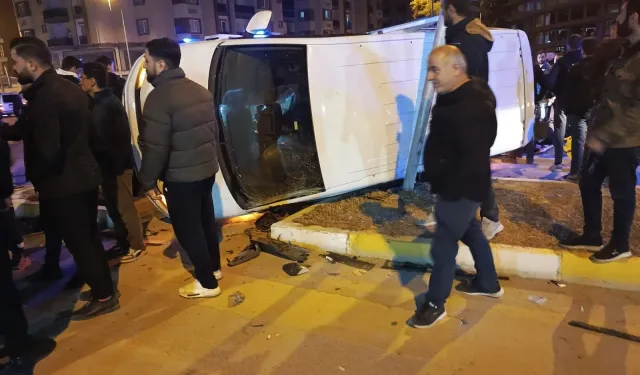 Van’da trafik kazası: 2 araç çarpıştı