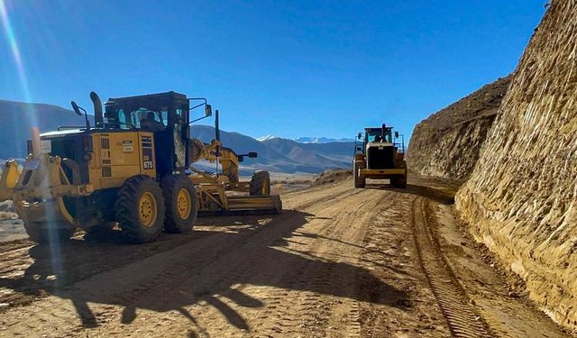 Van’ın kırsal bölgelerinde Büyükşehir Belediye ekiplerinden yoğun mesai