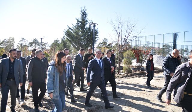 Vali Balcı, yeni millet bahçesinde incelemelerde bulundu