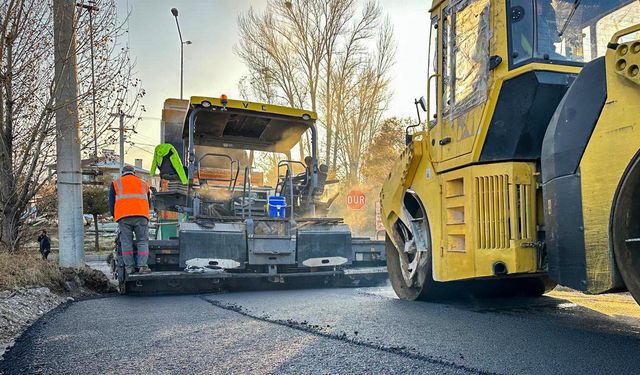 Gevaş Dereağzı mahalle yolu yenilendi