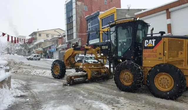 Van’da 11 yerleşim yerinin yolu kapandı