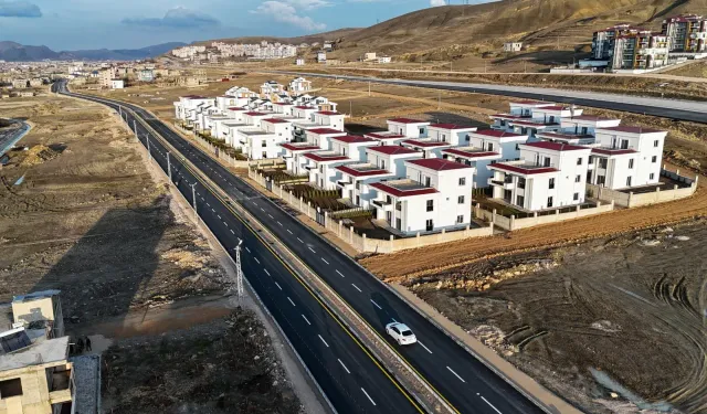 Van Elmalık Yolu trafiğe açıldı