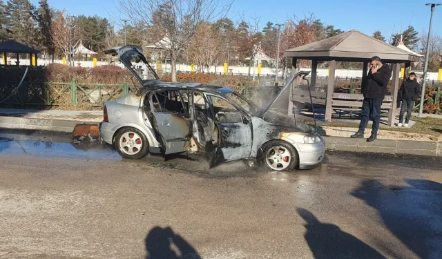 Van’da otomobil yangını korkuttu