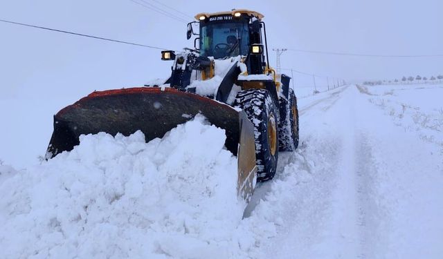 Van’da karla mücadele 7/24 sürüyor: İşte sahadaki personel ve araç sayısı…