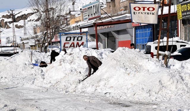 Erciş’te sanayi esnafı 3 gün sonra iş başı yaptı
