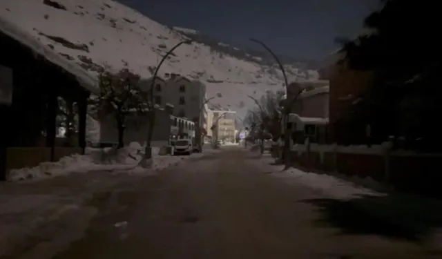 Van Çatak'ta 3 gündür elektrikler kesik!