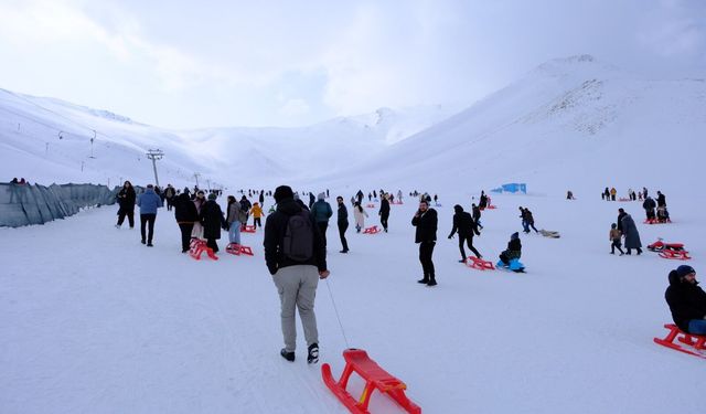 Van Abalı Kayak Merkezi ara tatilde ilgi odağı oldu
