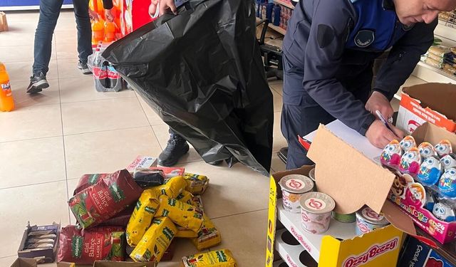 Edremit’te tarihi geçmiş ürünler imha edildi