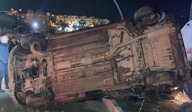 Van Edremit’te otomobil takla attı