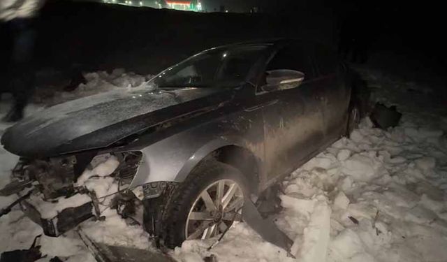 Otomobil 30 metre savrulup kara saplandı