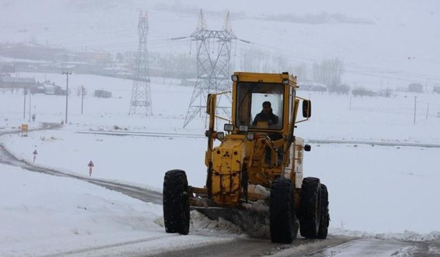 Van’da 76 yerleşim yerinin yolu kapandı