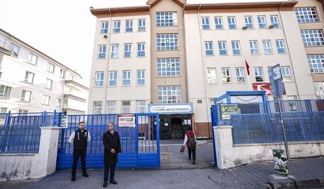 Türkiye genelinde okul önlerinde güvenlik tedbirleri artırıldı