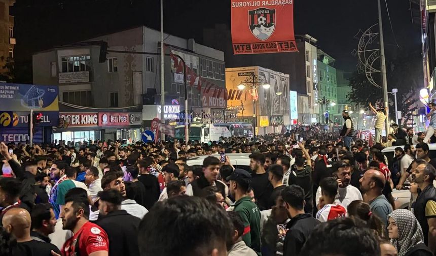 Van’da coşkulu kutlama