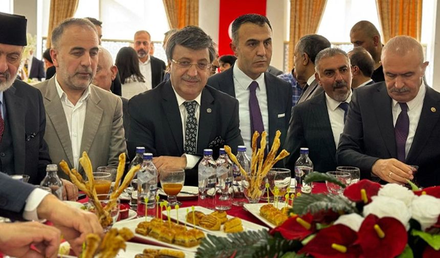 Van'da resmi bayramlaşma yapıldı