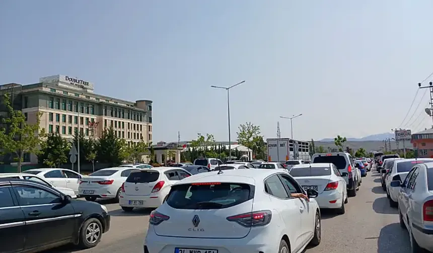 Van-Edremit yolunda trafik yoğunluğu