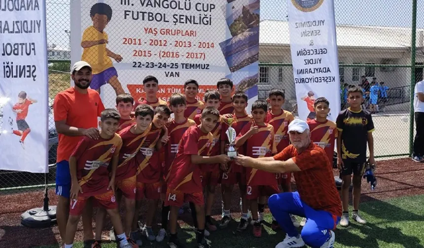 Van’da futbol şenliği başladı