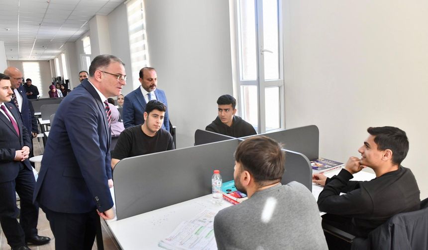 Özalp’a yeni kültür yatırımı: Halk Kütüphanesi ve Gençlik Merkezi açıldı