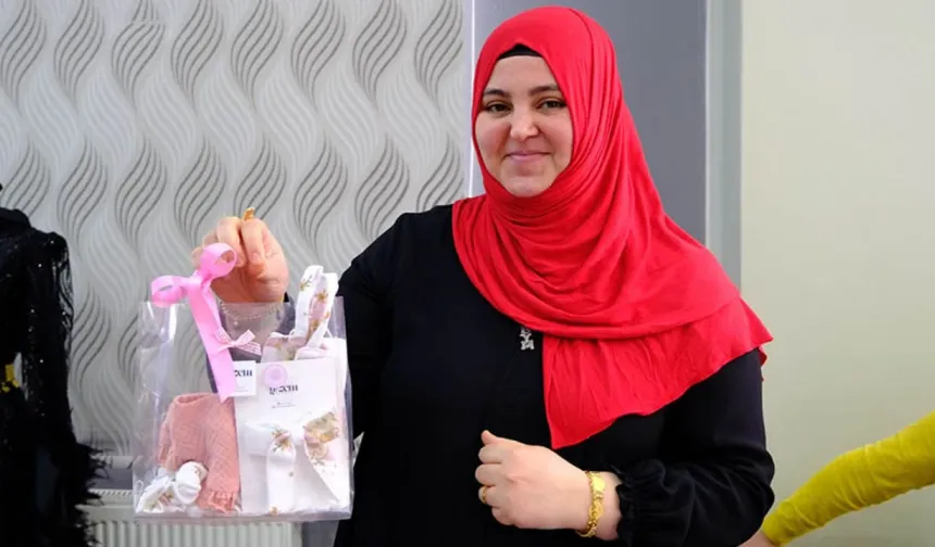 Van’da evinin bir odasını atölyeye çevirdi: El emeğiyle üretiyor internetten satıyor