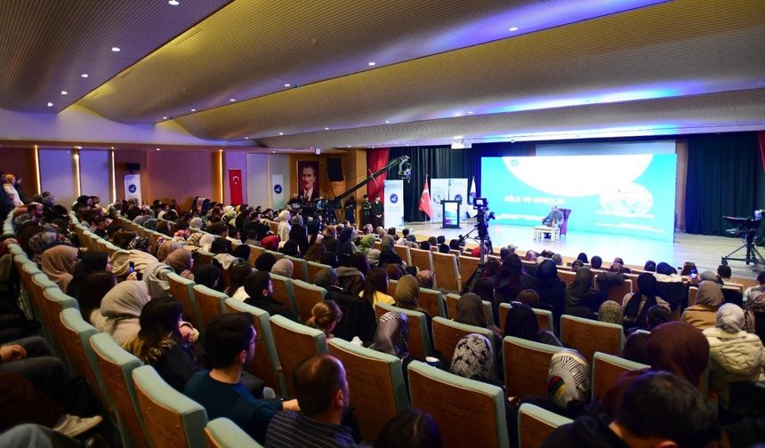 Van YYÜ’de gençleri yakından ilgilendiren “Aile” tartışması