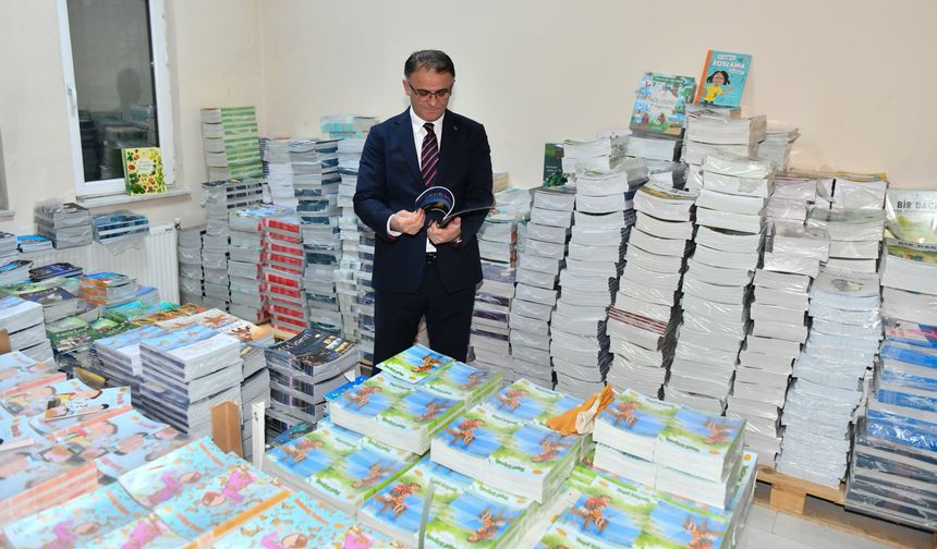 Van’da 175 bin öğrenciye 355 bin kitap evlerine ulaştı