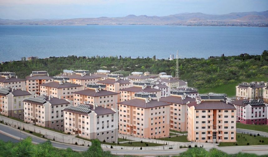 Van’da TOKİ kuraları canlı yayında! İzle ve öğren hak sahiplerini