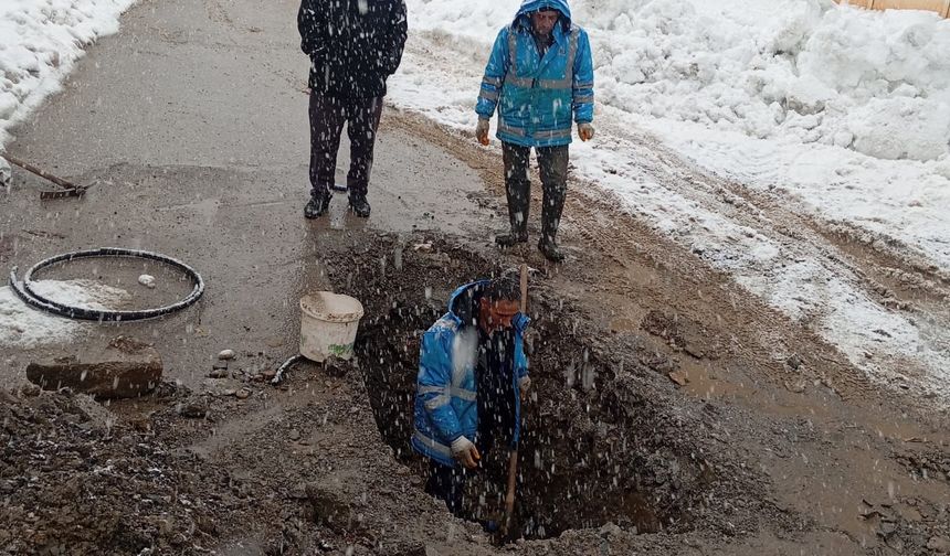 VASKİ ekipleri Çatak’ta içme suyu arızasına müdahale etti