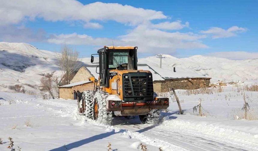 Van'da kardan dolayı kapanan 287 yoldan 89'u açıldı