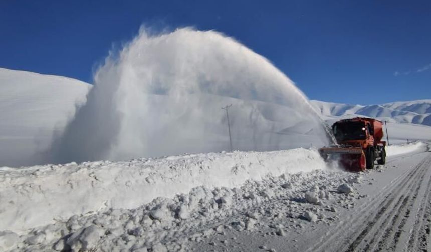 Kar yağdı Van’da 141 yol kapandı!