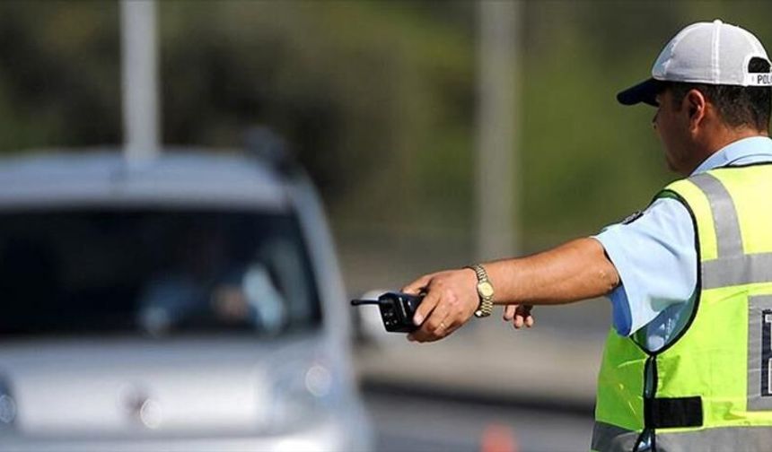 Trafik cezaları arttı mı? Telefonla konuşana 20 bin TL, kemer takmayana ağır yaptırım!