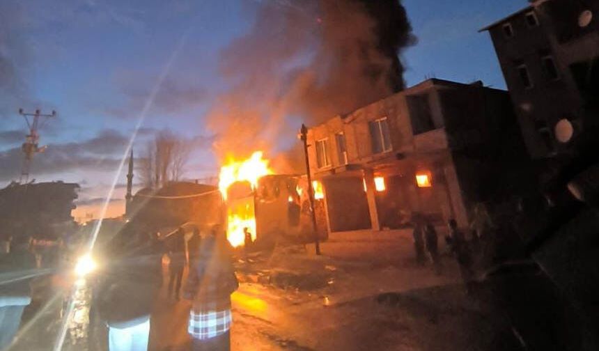 Van’da iş yerinde korkutan yangın! mahallede panik yaşandı