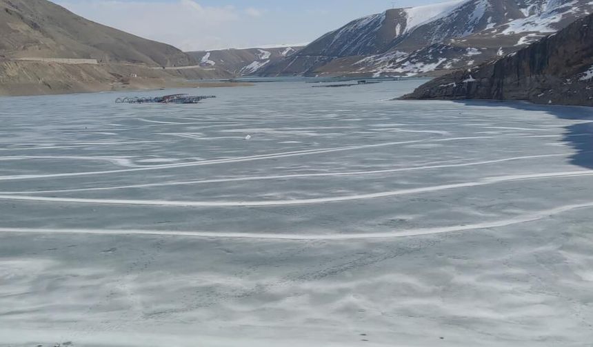 Van'da Sibirya soğukları: Barajlar buz tuttu