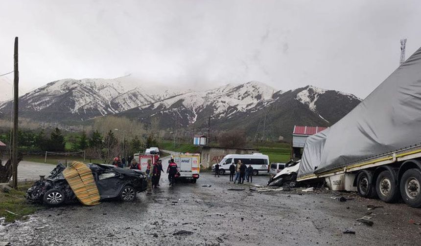 DSİ Van Merkez Şube Müdürü ve şoförü kazada hayatını kaybetti