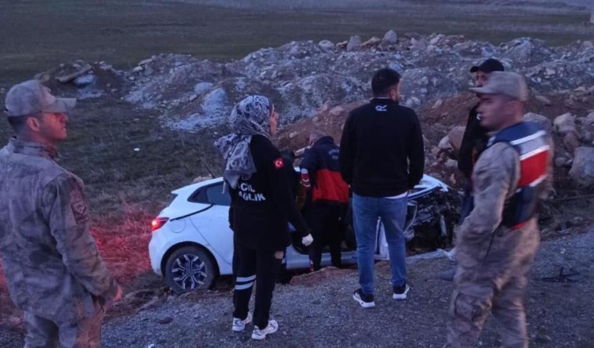 Van’da otomobil şarampole yuvarlandı